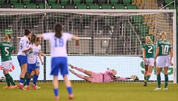 Ελλάδα – Ιρλανδία 2-1: Όταν παίζεις για να μην χάσεις, χάνεις την ευκαιρία να κερδίσεις