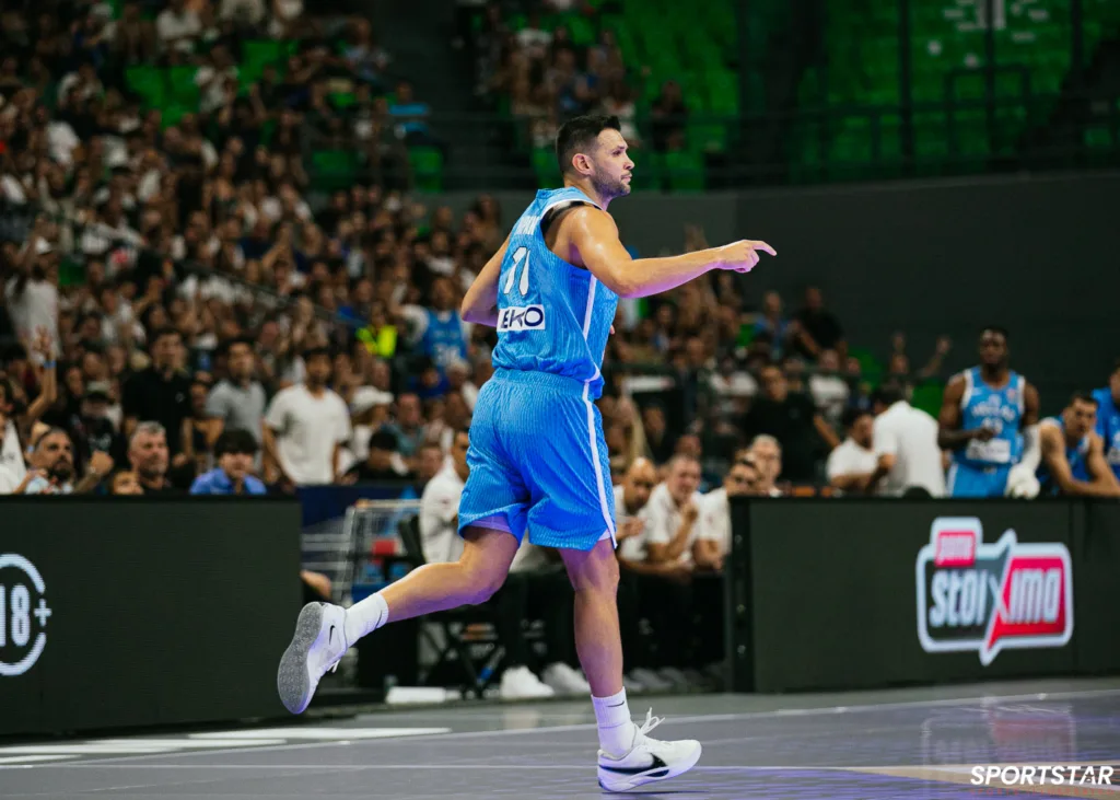 Κύπρος - Ελλάδα: Ιστορικό παιχνίδι σε γαλανόλευκο φόντο