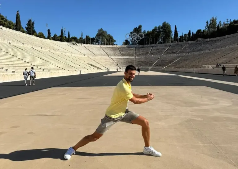 Νόβακ Τζόκοβιτς: Τεστάρει το backhand του στο Παναθηναϊκό Στάδιο