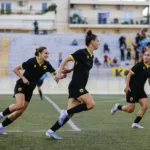 ΑΕΚ – ΟΦΗ 2-1: Μάχη κορυφής με ανατροπή και αποβολή