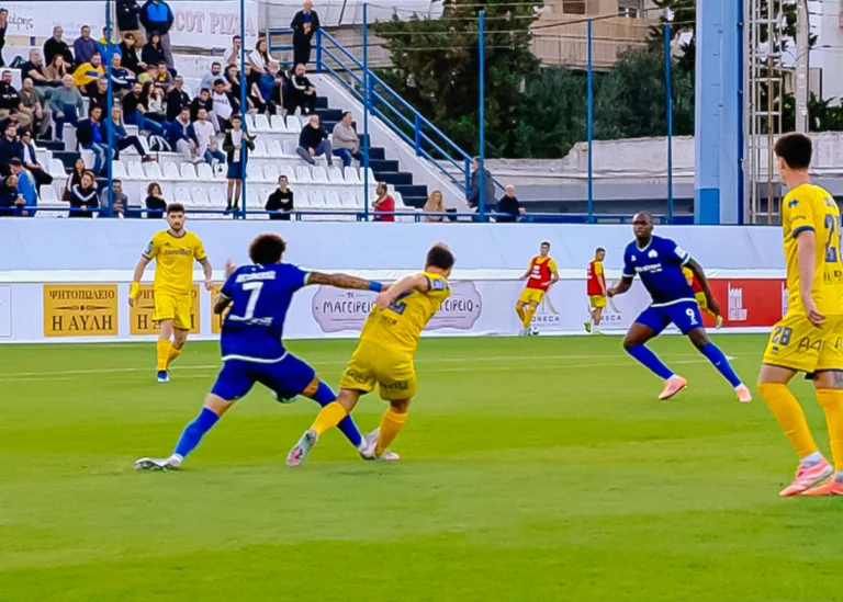 Κηφισιά – Παναιτωλικός: VAR, κόκκινη και χαμένο πέναλτι στο φινάλε