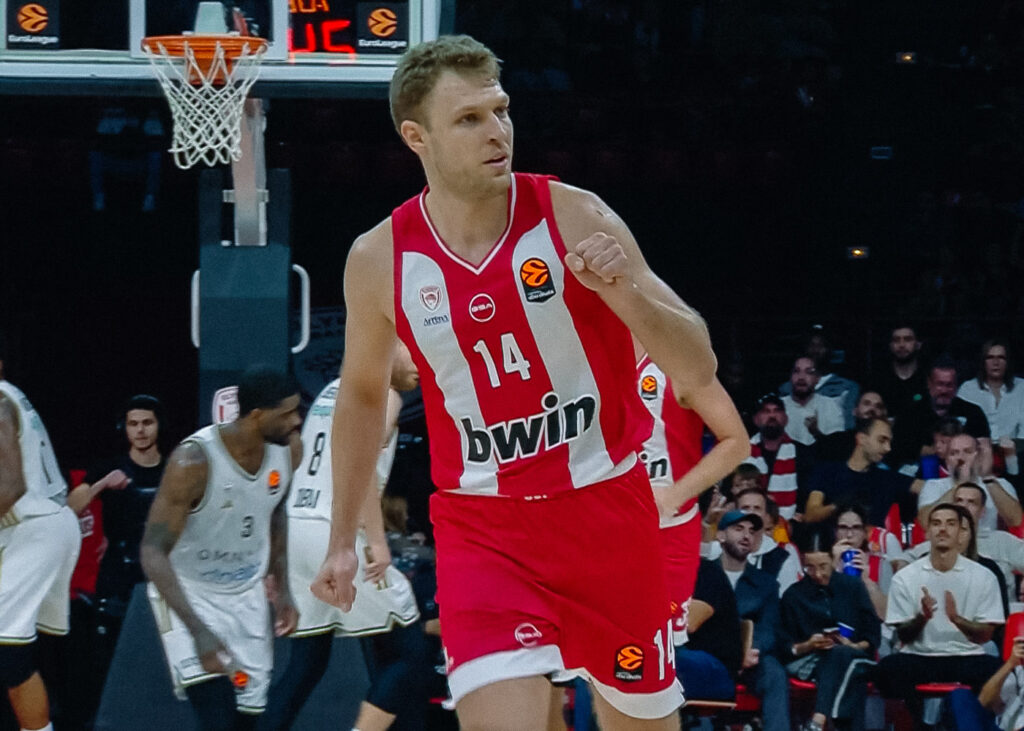 Ολυμπιακός – Ντουμπάι 86-67: Κυριαρχία στο ΣΕΦ και παράσταση Βεζένκοβ