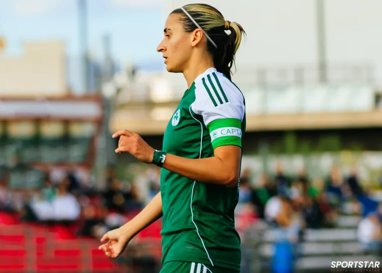 ΑΕΚ – Παναθηναϊκός Live: Το πέναλτι της Πούλιου έδωσε προβάδισμα στις «πράσινες»