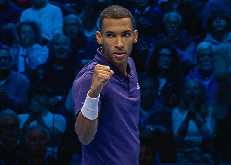 Οζέρ-Αλιασίμ – Σέλτον 2-1: Ο Καναδός ανέτρεψε το ματς και κράτησε ζωντανές τις ελπίδες του για πρόκριση στο Τορίνο