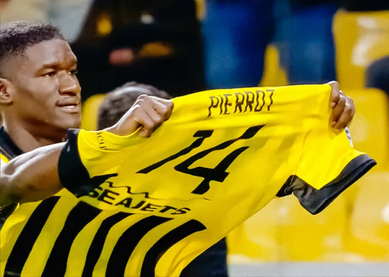 ΑΕΚ – Άρης, Το «χρυσό» κεφάλι του Ζίνι, και ο τραγικός τραυματισμός που άφησε τον Άρη πληγωμένο