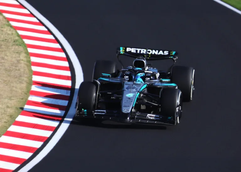 O Ράσελ «γκρέμισε» τον Νόρις στην FP3 – Φερστάπεν με προβλήματα πριν την κατατακτήρια στο Άμπου Ντάμπι