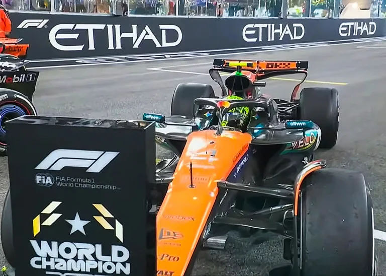 Ο Νόρις έγραψε ιστορία στο Άμπου Ντάμπι και στέφθηκε Παγκόσμιος Πρωταθλητής