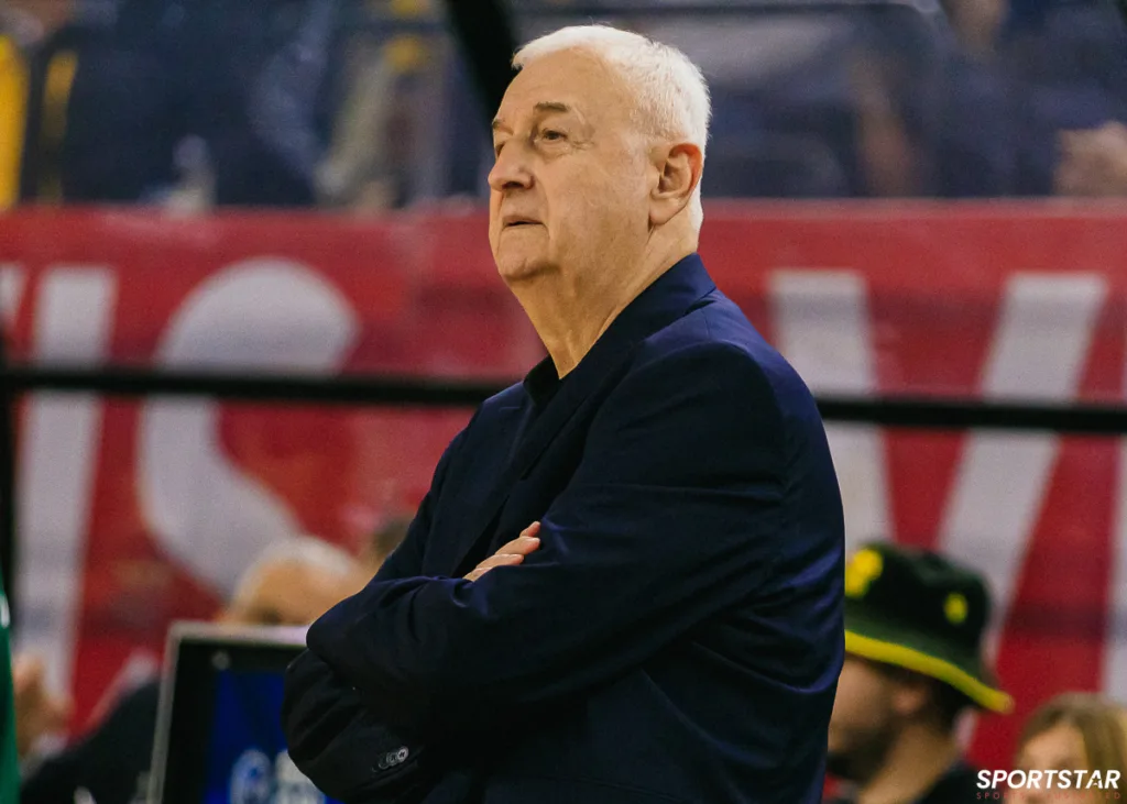 Ο προπονητής της ΑΕΚ BC, Ντράγκαν Σάκοτα