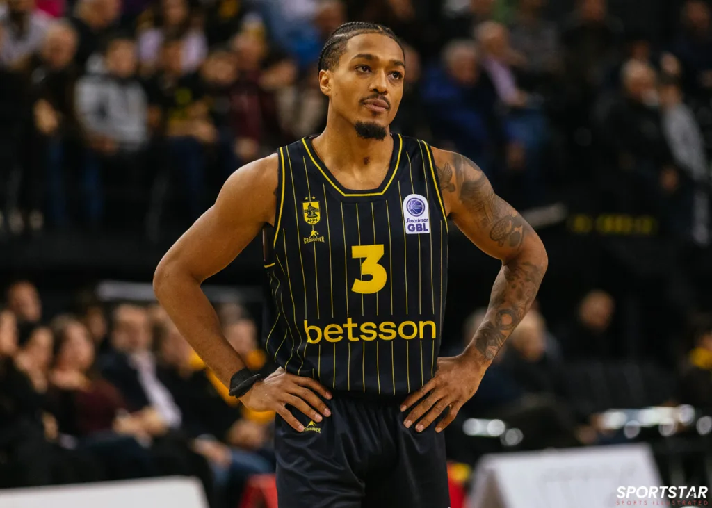 Ο Μπραμς Τζοόυνς σε ματς του Άρη