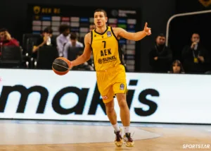 Η ΑΕΚ άντεξε, πάτησε γκάζι στο τέλος και λύγισε τον μαχητικό Κολοσσό