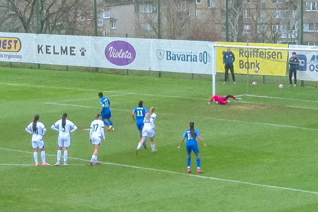 Βοσνία-Ερζεγοβίνη — Ελλάδα: 0-1 στο ημίχρονο με πέναλτι της Κόγγουλη