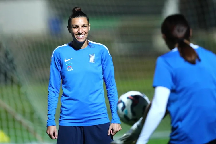 Βοσνία-Ερζεγοβίνη — Ελλάδα: 0-1 στο ημίχρονο με πέναλτι της Κόγγουλη