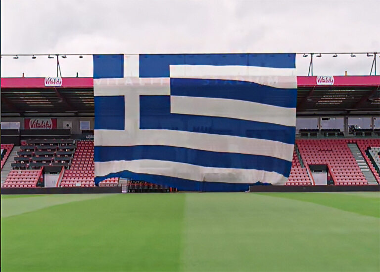 Ο Μανδάς στην Premier League: Η Μπόρνμουθ καλωσόρισε τον Έλληνα τερματοφύλακα με ελληνική σημαία στο γήπεδο της
