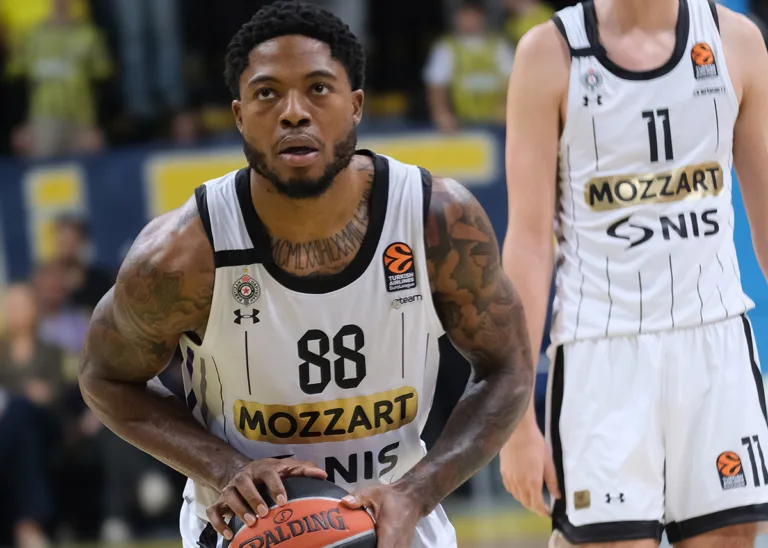 Στον Ολυμπιακό ο Ταϊρίκ Τζόουνς – Τελείωσε το σίριαλ με μεταγραφική «βόμβα»