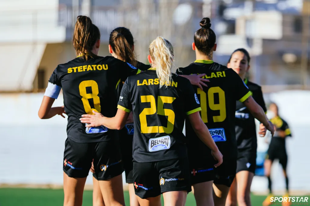 Οι παίκτριες της ΑΕΚ στον αγώνα ΑΕΚ - Βόλος 2004 για την 13η αγωνιστική Α‘ Εθνικής Γυναικών στο γήπεδο Αγίων Αναργύρων