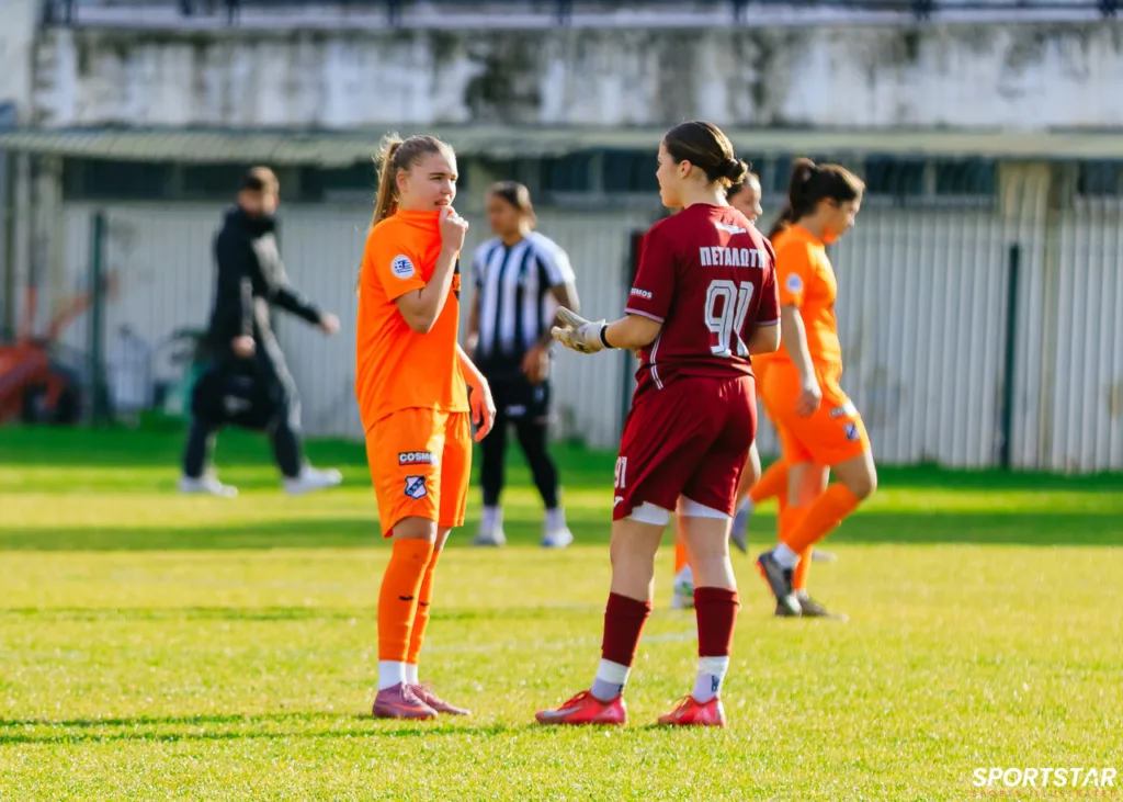 Η Γκριζέλντα Τσέλα και η Ραφαέλα Πεταλωτή στον αγώνα Αγία Παρασκευή - ΟΦΗ