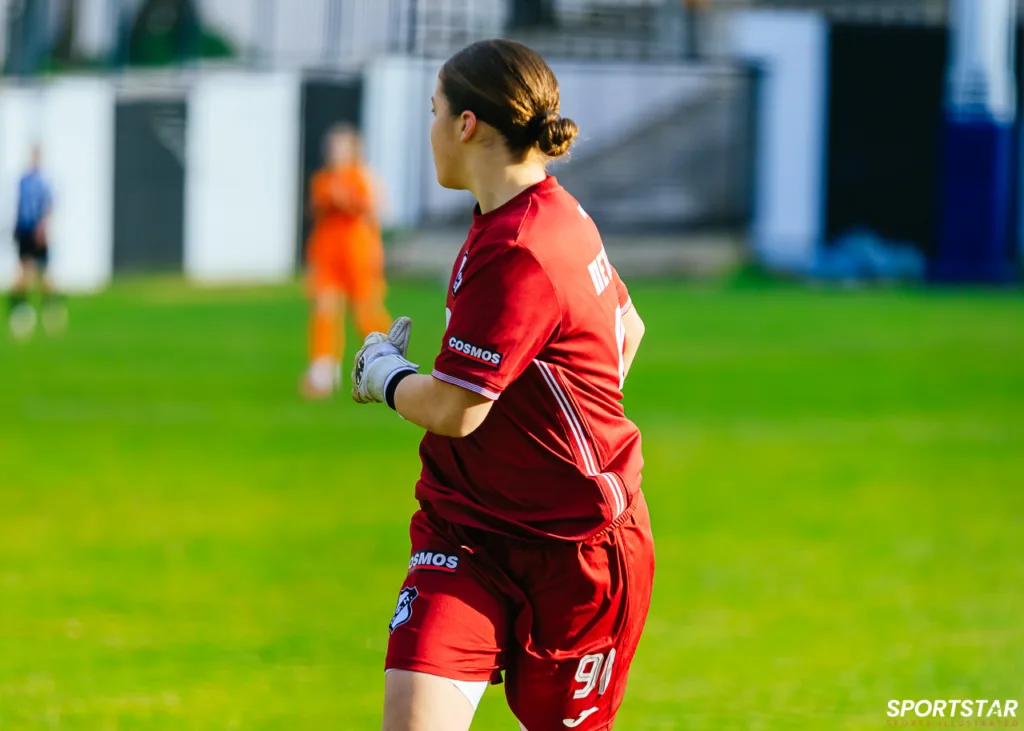 Η Ραφαέλα Πεταλωτή στο ντεμπούτο της με την ομάδα του ΟΦΗ