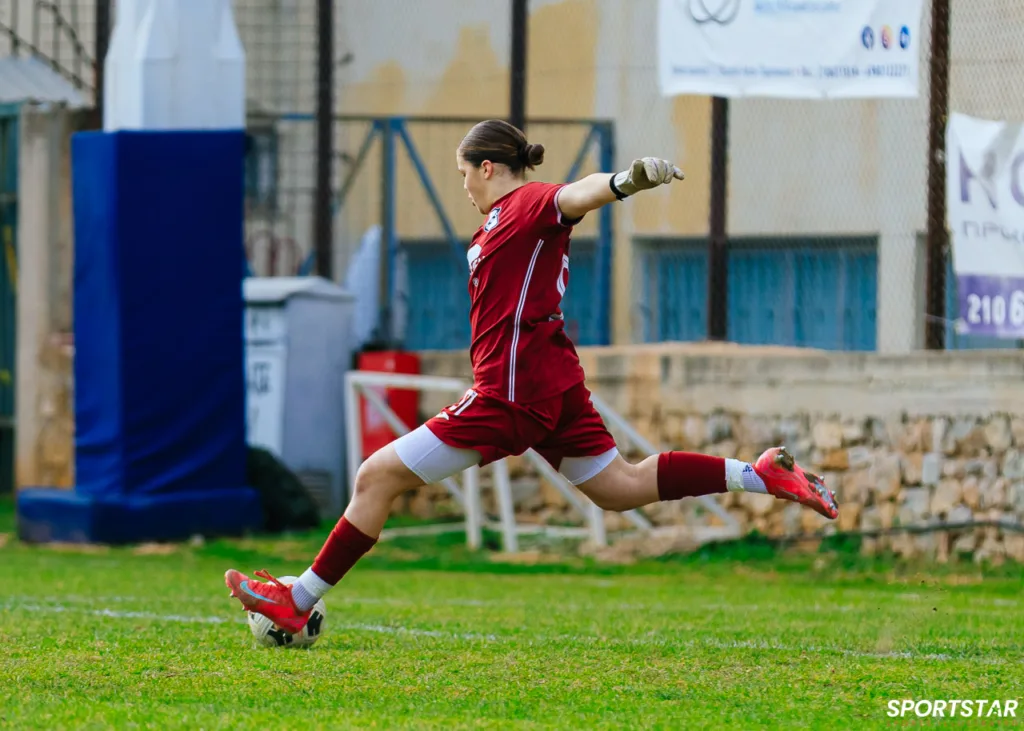 Η Ραφαέλα Πεταλωτή στο ντεμπούτο της με τη φανέλα του ΟΦΗ στο πρωτάθλημα γυναικών (Αγία Παρασκευή - ΟΦΗ)