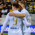 Αστέρας Τρίπολης – ΑΕΚ 0-1: Με ήρωα τον Στρακόσα, όρθια η ΑΕΚ στην Τρίπολη