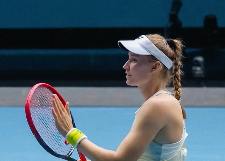 Ριμπάκινα: «Πέταξε έξω» τη Σβιόντεκ και πέρασε στα ημιτελικά του Australian Open