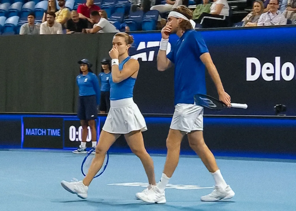 Στέφανος Τσιτσιπάς και Μαρία Σάκκαρη κατά τη διάρκεια του μικτού διπλού στο United Cup στο Περθ.