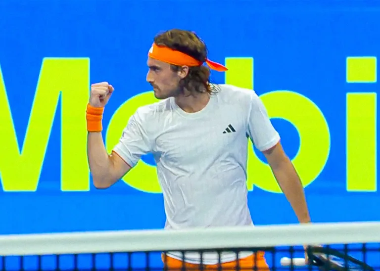 Τσιτσιπάς: Μεγάλη πρόκριση στους «8» της Ντόχα με νίκη 2-0 επί του Μεντβέντεφ