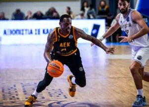 Καταιγίδα στην Καρδίτσα, η ΑΕΚ πέρασε με 90-62 και έκανε το 4/4