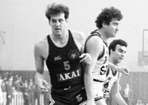 Βασίλης Γκούμας: Πέθανε ο «Αυτοκράτορας» του ελληνικού μπάσκετ