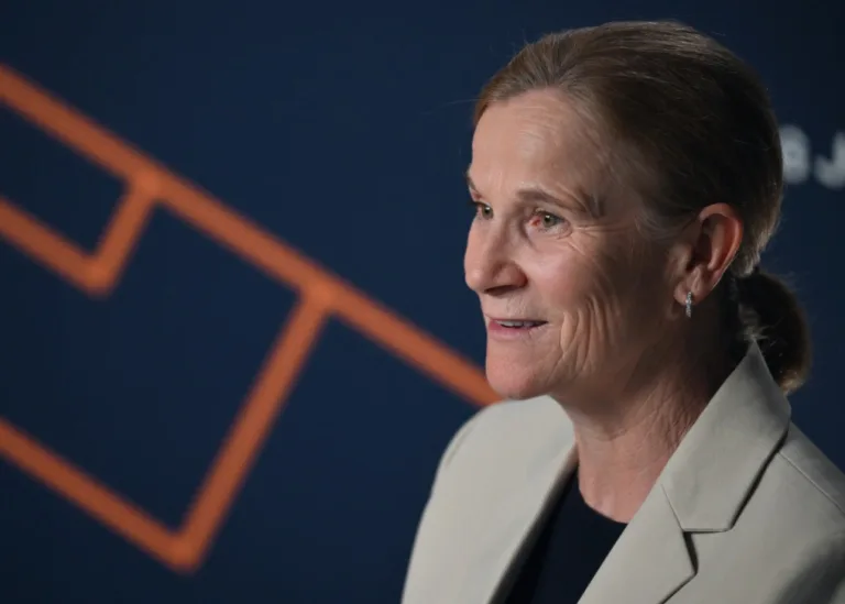 Η FIFA αλλάζει το παιχνίδι: Υποχρεωτική παρουσία γυναικών στους πάγκους