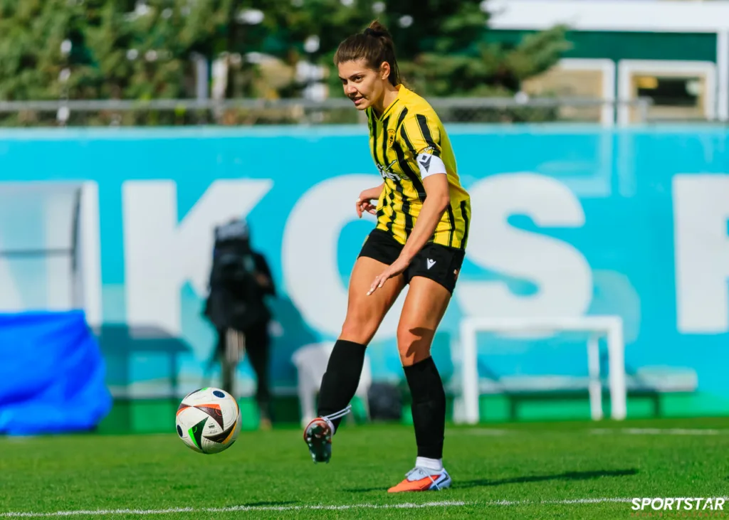 Η Ελένη Στεφάτου στον αγώνα Παναθηναϊκός - ΑΕΚ