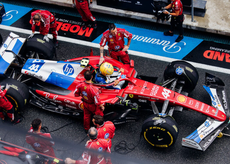 Χάμιλτον όπως παλιά, Ferrari όπως πρέπει – νίκη από τα πιτ στη Βαρκελώνη