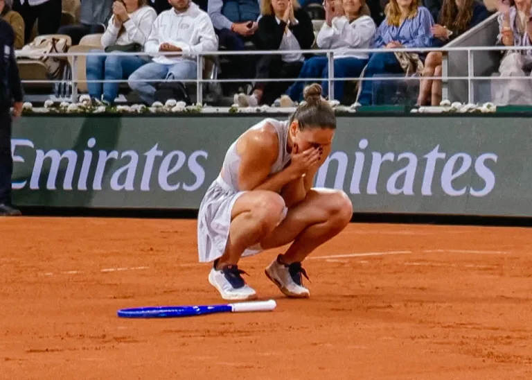 Roland Garros: Η Κόστιουκ λύγισε τη Σβιτολίνα και έκλεισε για πρώτη φορά θέση σε ημιτελικά Grand Slam